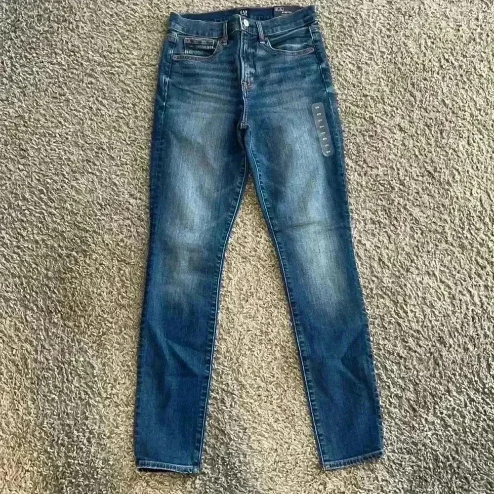 Like new, Gap High Rise True Skinny - Size 27R